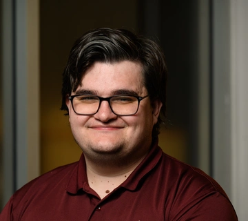 Headshot of Patrick Earl.