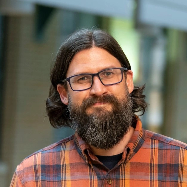 Headshot of Ryan Steele.