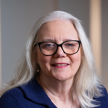 Headshot of Laurie Tyzenhaus.