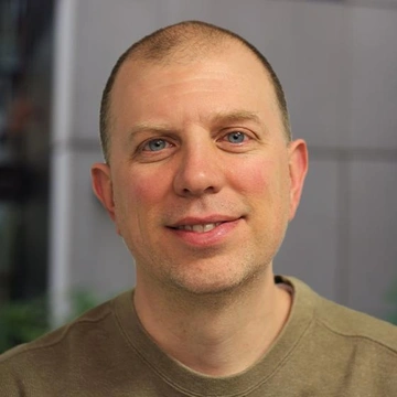 Headshot of Thomas Scanlon.